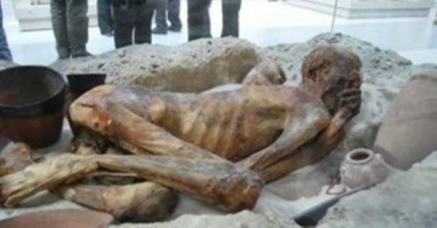 Firavunun 3000 yıllık ibretlik secde eden cesedi